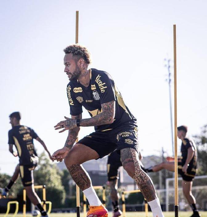 AG博彩-内马尔重伤仍奋战，巴黎主帅称赞其勇气