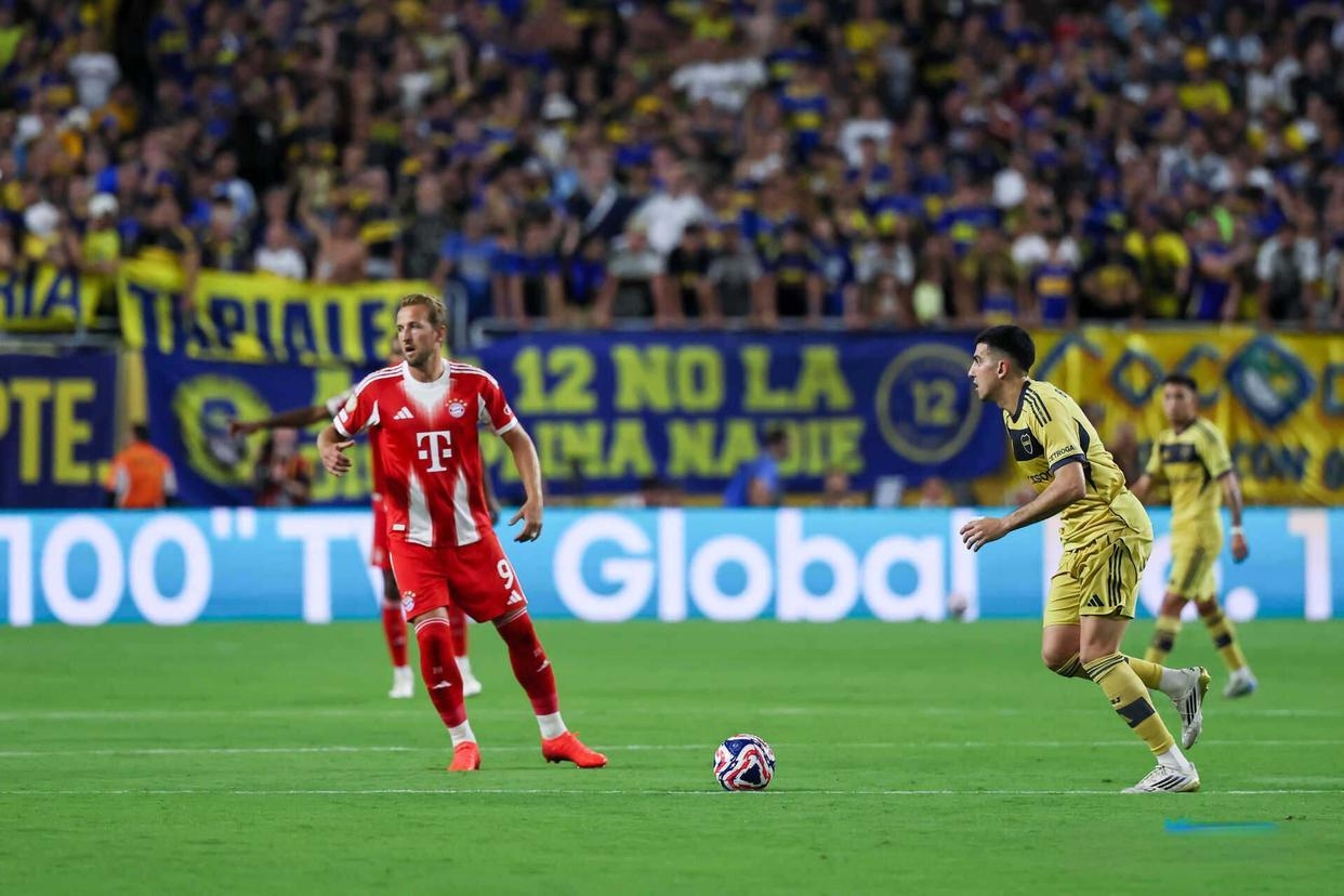 AG官网-拜仁慕尼黑重返榜首，夺得联赛冠军(拜仁慕尼黑提前夺冠)