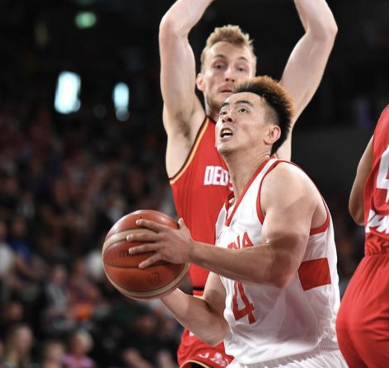 AG live-德国篮球联赛半决赛进入白热化，各队拼尽全力的简单介绍